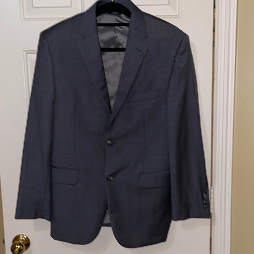 Jos A. Bank light gray men’s suit jacket. 42 Regular.